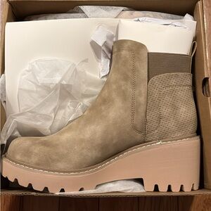 Women's Tan Ankle Boots